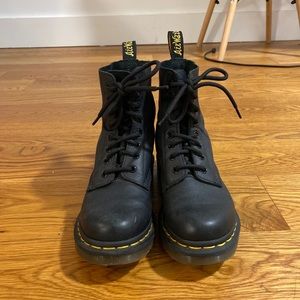 🕶 Dr. Marten Boots